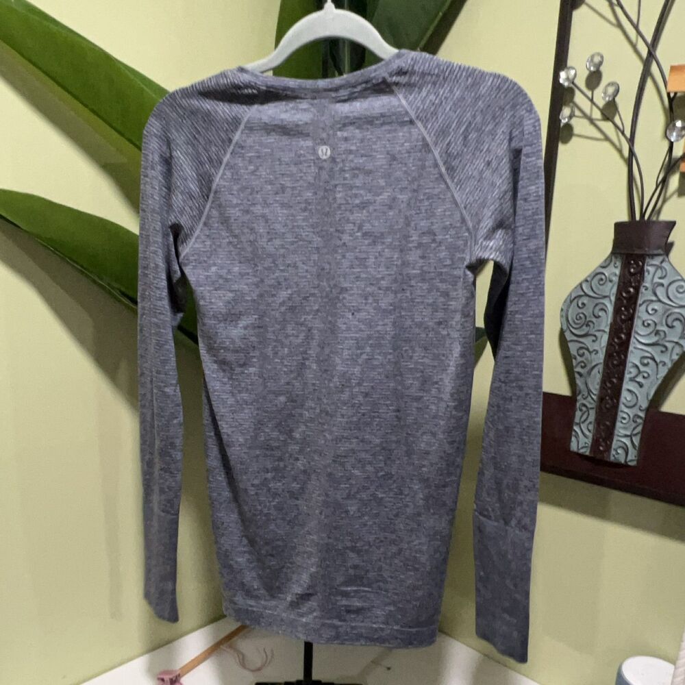 Lululemon Swiftly Tech Long Sleeve Crew Women's 8 Grey Heathered Thumbholes - Picture 5 of 7